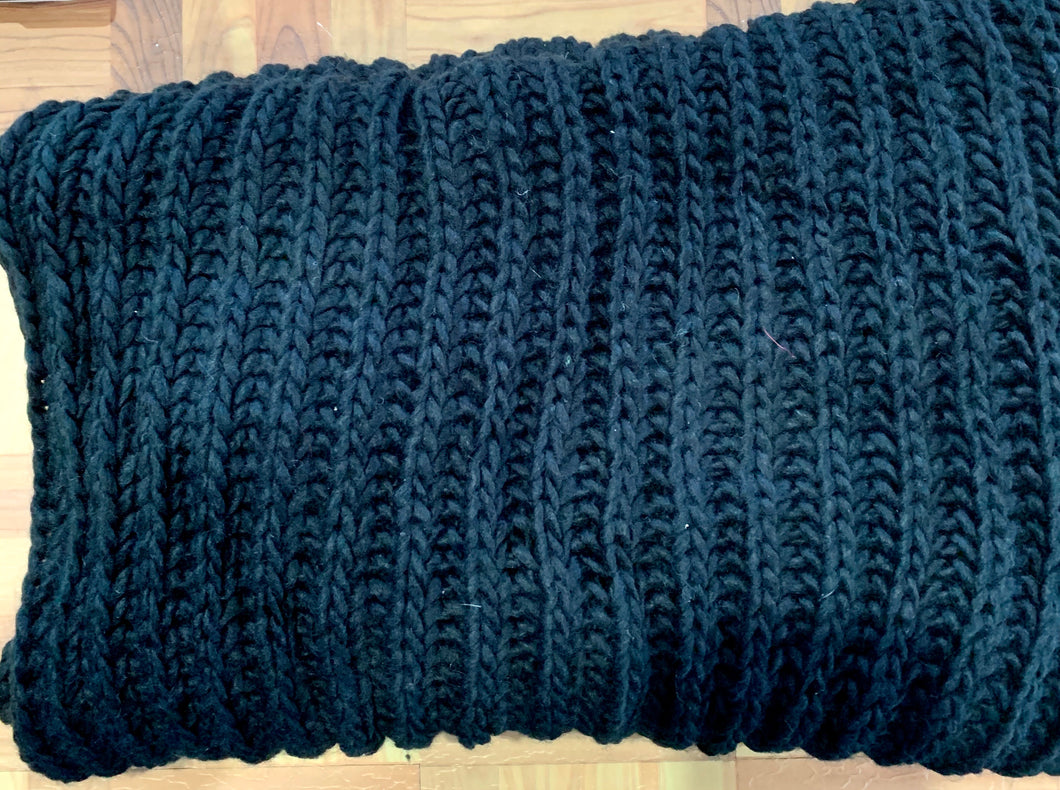 SCARF, CONTINUOUS, BLACK KNITTED